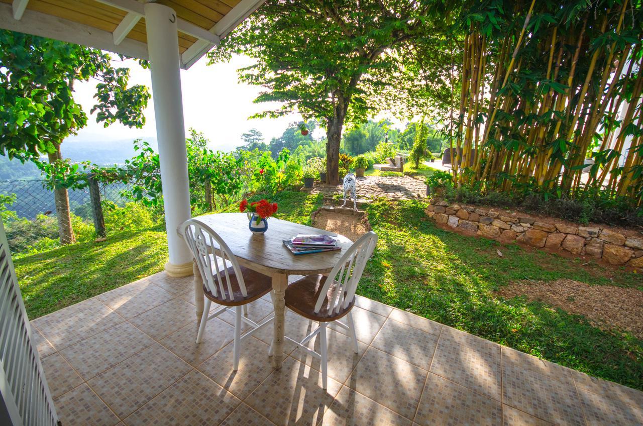 Summit View Bed & Breakfast แคนดี้ ภายนอก รูปภาพ