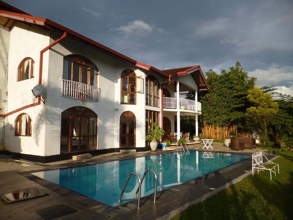 Summit View Bed & Breakfast แคนดี้ ภายนอก รูปภาพ